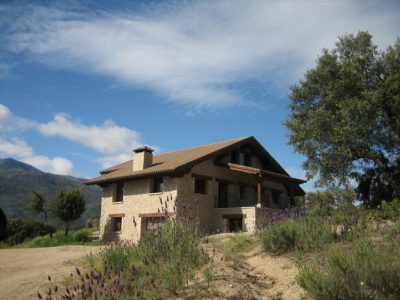 Casa de mas de 500 m2 con 3 porches cubiertos, uno de ellos de 200 m2