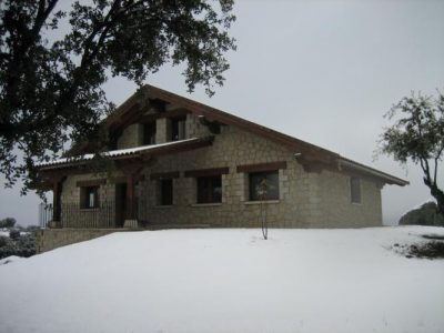 Casa de mas de 500 m2 con 3 porches cubiertos, uno de ellos de 200 m2