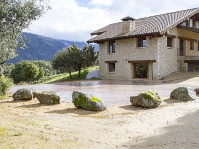 Casa de mas de 500 m2 con 3 porches cubiertos, uno de ellos de 200 m2