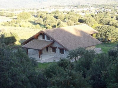 Casa de mas de 500 m2 con 3 porches cubiertos, uno de ellos de 200 m2