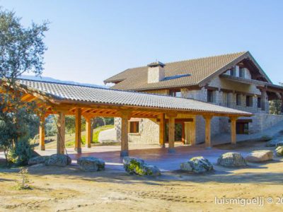 Casa de mas de 500 m2 con 3 porches cubiertos, uno de ellos de 200 m2