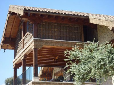 Casa de mas de 500 m2 con 3 porches cubiertos, uno de ellos de 200 m2